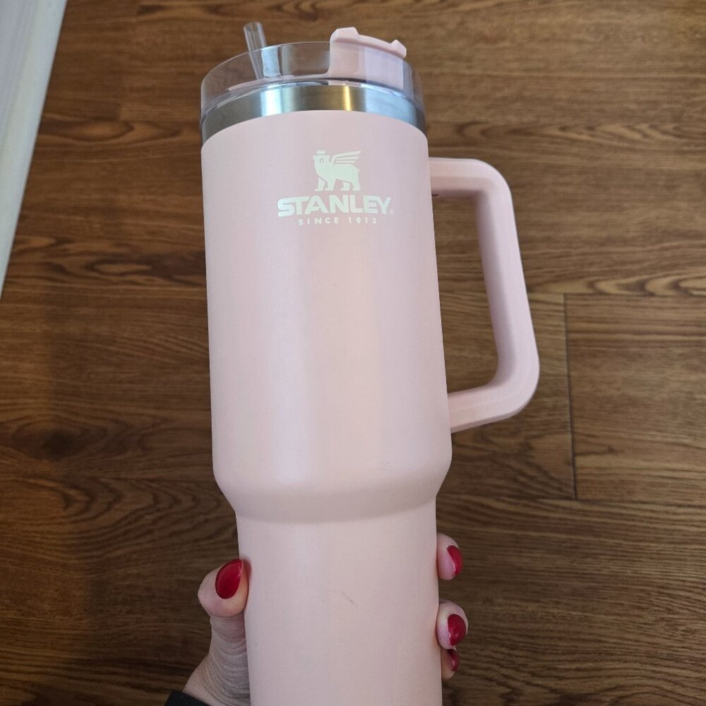 Stanley 40 oz Quencher H2.0 FlowState Tumbler in Light Pink